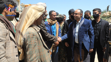 Le président Al-Mashat examine les conditions des citoyens à Raymah