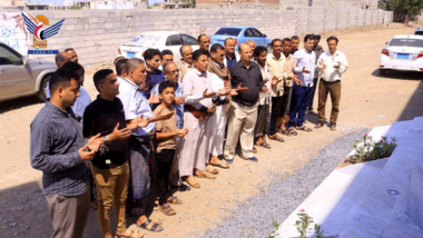 قيادة وموظفو وحدة ضرائب القات بالحديدة يزورون النصب التذكاري للشهيد الرئيس الصماد