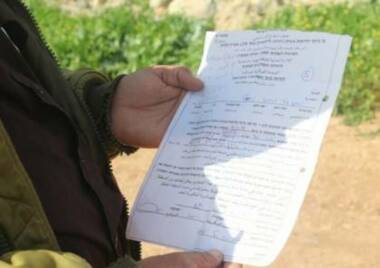 El enemigo sionista es notificado de la demolición y paralización de la construcción de 15 casas al sur de Naplusa