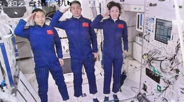 التحام مركبة مأهولة مع المحطة الفضائية الصينية بنجاح