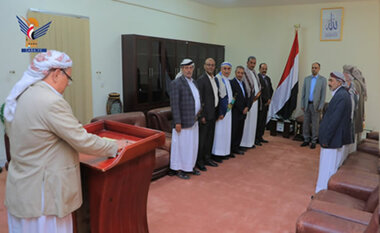Un certain nombre de membres du Conseil de la Choura prêtent le serment constitutionnel devant le président Al-Mashat