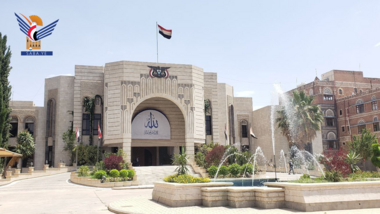 حكومة التغيير والبناء تُبارك عملية استهداف مطار 