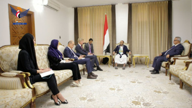 Präsident Al-Mashat trifft den Sondergesandten des Generalsekretärs der Vereinten Nationen und sein Begleitteam