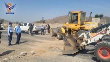 حملة لإزالة المطبات في الطرق الرئيسية بين المحافظات