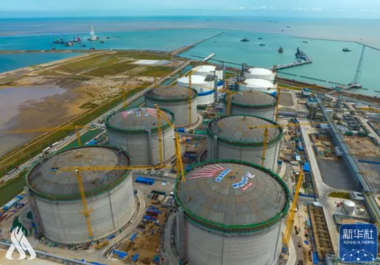 الصين تكمل بناء الهيكل الرئيسي لأكبر محطة لتخزين الغاز الطبيعي المسال