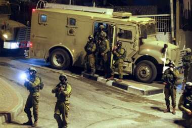 Confrontations after Zionist raid, arrest campaign in occupied West Bank