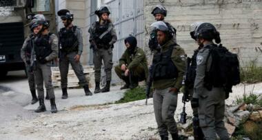 El enemigo sionista asalta el campamento de Shuafat en la Jerusalén ocupada