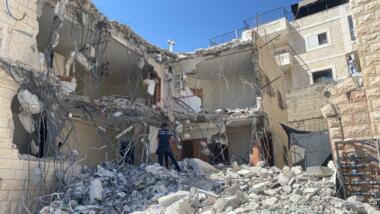 Zionist forces Palestinian to demolish his residential building