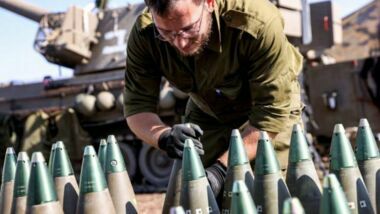 L’Amérique fournit à l’ennemi sioniste des armes de son stock de guerre pour anéantir les Palestiniens