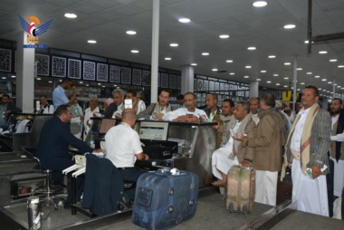 437 حاجا يغادرون مطار صنعاء الدولي لأداء مناسك الحج 