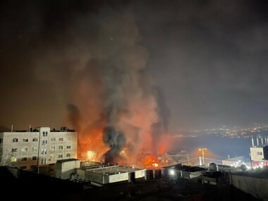 Los colonos queman seis dunums agrícolas al norte de Ramallah y otros abren fuego contra la aldea de Al-Mughayyir.