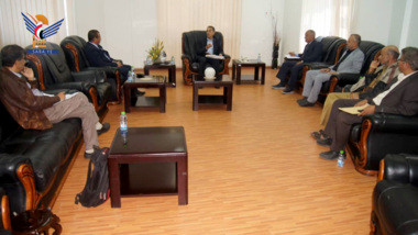 Una reunión encabezada por Al-Ruwaishan analiza los procedimientos para preservar el nuevo campus del aeropuerto de Sanaá