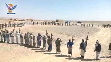 وقفة قبلية بمديرية مجزر في مأرب نصرة لغزة وبراءة من الخونة والعملاء