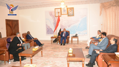 Premierminister trifft den UNFPA-Landesvertreter im Jemen
