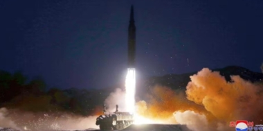 كوريا الشمالية تجري بنجاح اختبار محرك صاروخ جديد أسرع من الصوت