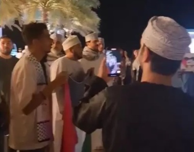 Demonstranten im Sultanat Oman unterstützendie jordanische Pro-Palästina-Bewegung