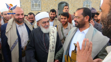 قيادة محافظة صعدة تزور العلامة محمد عبدالعظيم الحوثي