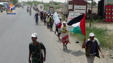 March for graduates of open military courses in Al-Jarahi District in Hodeida