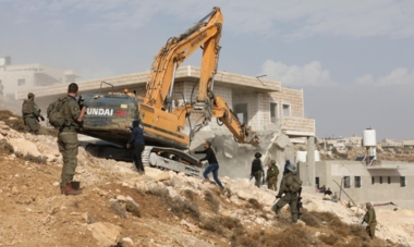 Nazi occupation force Palestinains to demolish home in Silwan