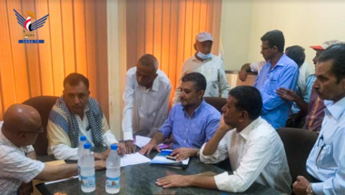 Leiter der Zollbehörde informiert über den Stand der Arbeiten im Zoll des Hafens von Hodeidah
