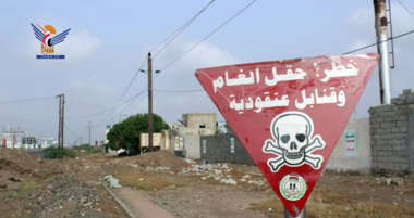Minenräumungszentrum beginnt mit der Installation von Warnschildern im Bezirk Al-Hawk in Al-Hodeidah