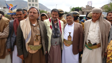 الحوثي يشرف على إنهاء قضية قتل بين آل العمراني والشعوري في حبيش بإب