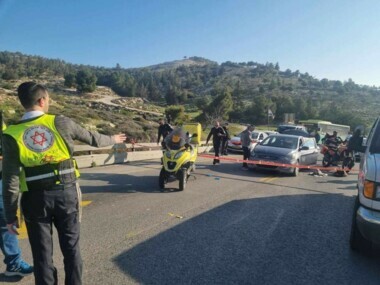 Verletzung von 2 zionistische Shin Bet-Offiziere bei einem einzigartigen Hinterhalt nördlich von Hebron