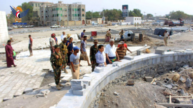 Qohaim inspiziert den Fortschritt der Arbeiten im Sanierungsprojekt Hodeidh Corniche