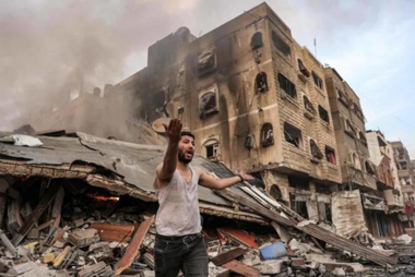استشهاد 4 فلسطينيين وإصابة آخرين بقصف العدو الإسرائيلي عزاء بمخيم النصيرات