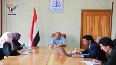 Al-Hamali diskutiert mit dem humanitären Koordinator für die Niederlande die Zusammenarbeit 