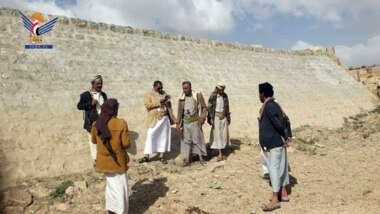 Besuch des Staudammprojekts Al-Dhair im Distrikt Dhibin, Provinz Amran