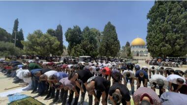 40,000 Muslims perform Friday prayers in Al-Aqsa Mosque