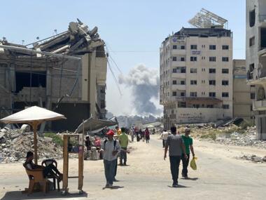 Six martyrs in Zionist bombing on Nossairat camp central Gaza