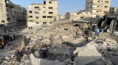 3 martyrs as enemy targets house in Al-Zeitoun neighborhood