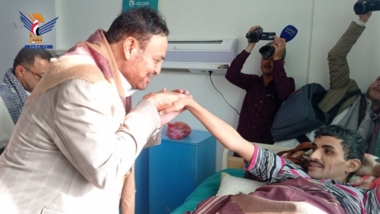 عُباد والمروني يتفقدان أحوال الجرحى بمستشفيي الشرطة وابن الهيثم بأمانة العاصمة  