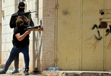 مقاومون فلسطينيون يستهدفون مقاطعة السلطة في جنين