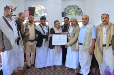 Honoring employees of Zakat Authority office in Sana’a