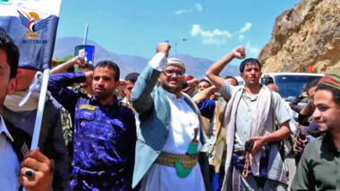 Eröffnung der Al-Qasr-Tour und Einfahrt der Autos in die Stadt Taiz