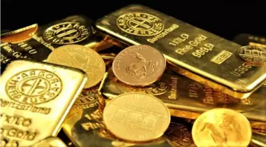 انخفاض أسعار الذهب لأدنى مستوى في عامين ونصف مع صعود الدولار