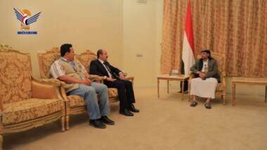   Le président Al-Mashat rencontre le ministre des Travaux publics et le directeur des programmes des Nations Unies à l'UNEPS