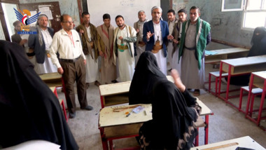 Le gouverneur d'Amran inspecte le déroulement des examens du certificat d'études secondaires à Raydah