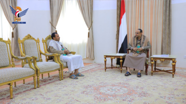 Präsident Al-Mashat trifft dem stellvertretenden Minister für Planung und Entwicklung
