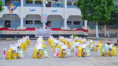 مؤسسة خيرات العطاء توزع 400 سلة غذائية للأسر المتعففة بأمانة العاصمة