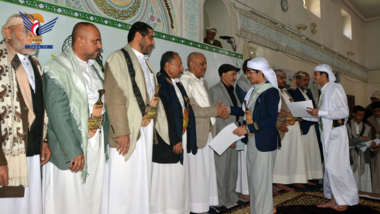 Al-Wahbani nimmt an der Abschlusszeremonie der Sommerkurse in der Al-Shawkani-Moschee in Sana'a teil