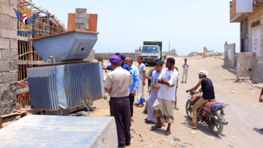Überprüfen des Bedarfs des Stromnetzes in der Stadt Manzhar in Hodeidah