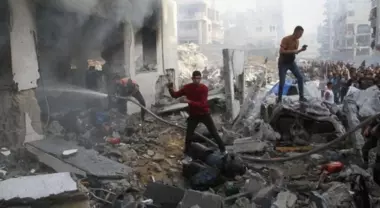 استشهاد عدد من الفلسطينيين في قصف العدو وسط مدينة غزة
