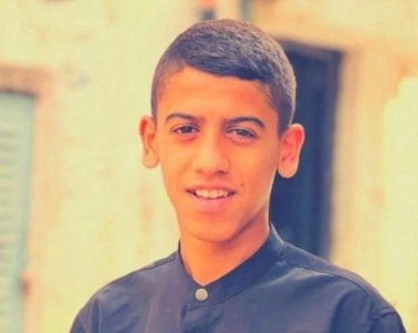 Un joven palestino murió por balas enemigas durante enfrentamientos en el campo de Al-Arroub, al norte de Hebrón.