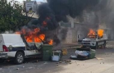 مستوطنون يحرقون منزلاً ومركبة في بلدة ترمسعيا شمال رام الله