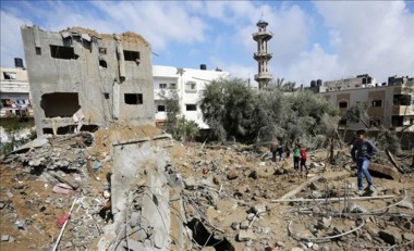 استشهاد شاب فلسطيني وإصابة آخرين بقصف صهيوني لدير البلح ومخيم البريج