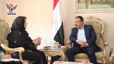 وزير الخارجية يلتقي الممثل المقيم لبرنامج الأمم المتحدة الإنمائي بصنعاء